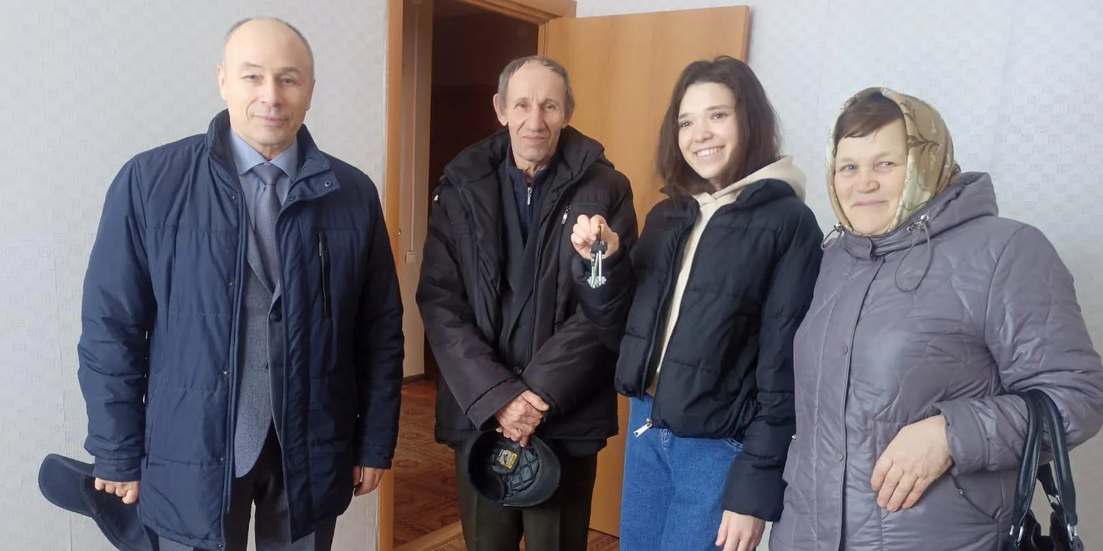 В рамках социальной поддержки детей-сирот. В 25 лет–своя  трёхкомнатная квартира